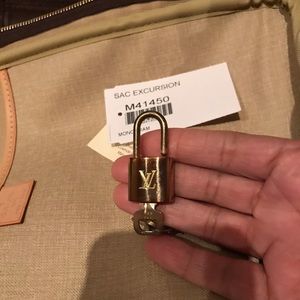 Authentic Louis Vuitton shoe bag never used